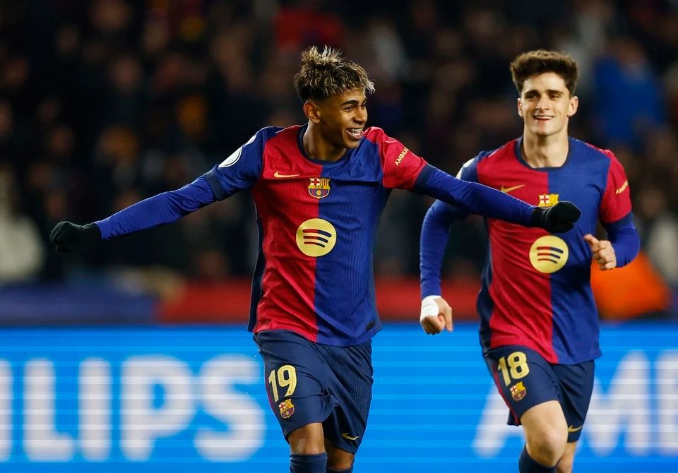 真稳了？拜仁未来6轮对手都在下半区，全队狂奔庆祝&凯恩默默振臂